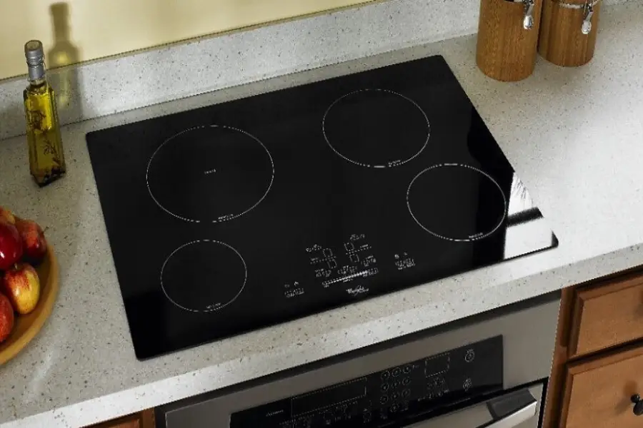 A Ceramic (Glass-Top) Cooktop's Pros and Cons